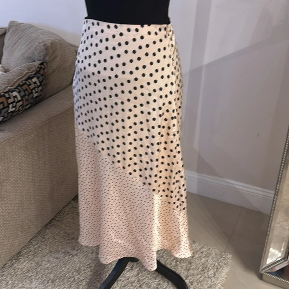 Privacy please skirt size small - Picture 2 of 4